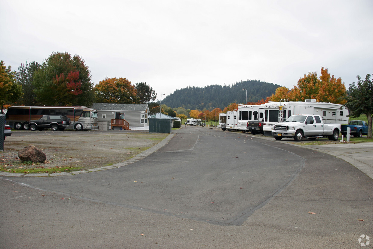 Building Photo - Brookhollow RV Park