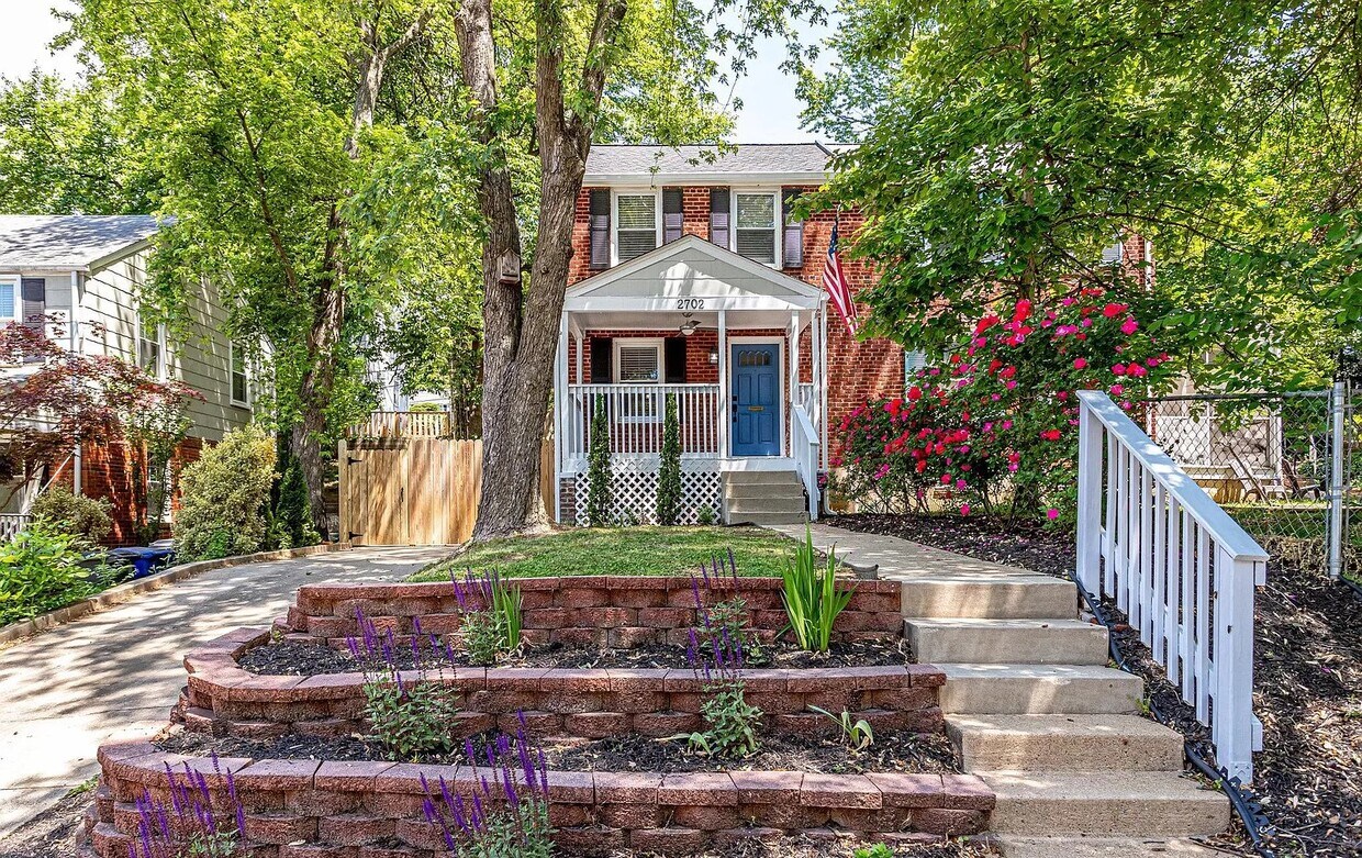 Foto principal - 2702 Farmington Dr