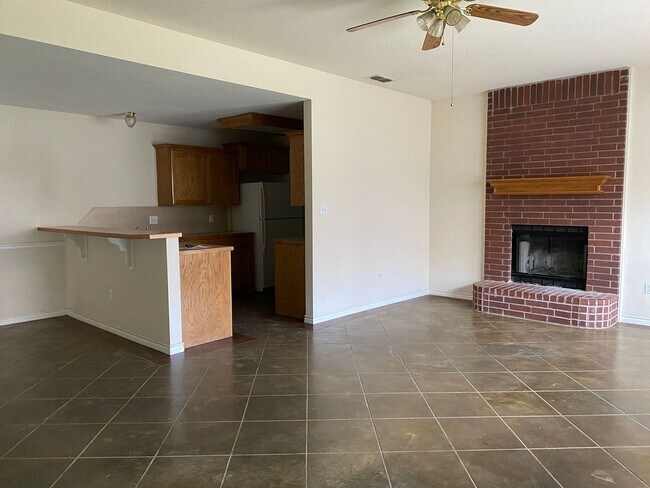 Foto del edificio - Duplex in Heritage Park! July 12th move in...