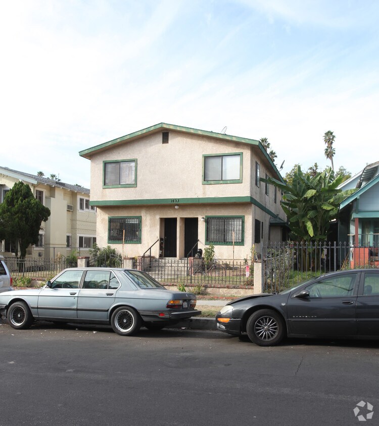 Primary Photo - 1623 Winona Blvd