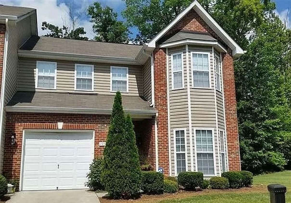 Primary Photo - Updated 3 Bedroom Townhome in Whitsett