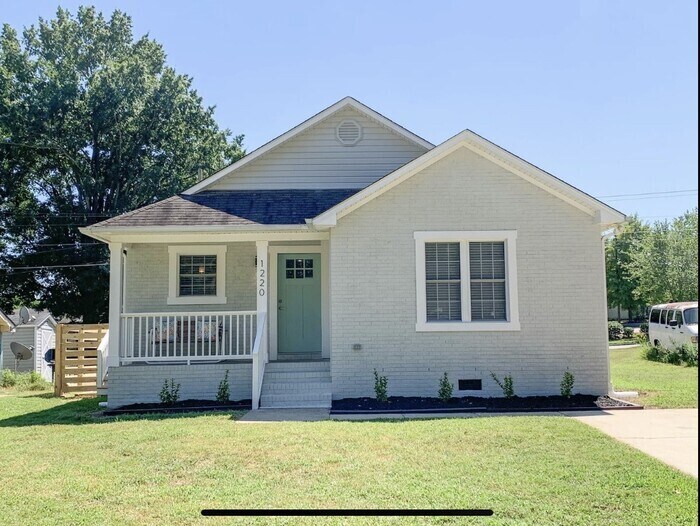 Primary Photo - 1220 Robinson Ave