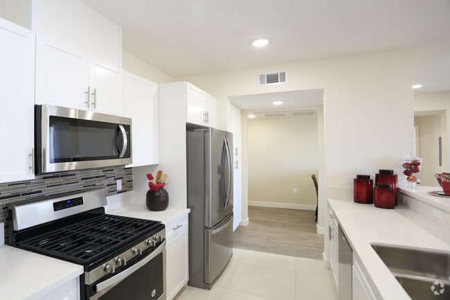 2BR , 2BA - 1110 SF ( Model B ) - Seacrest Homes Apartments