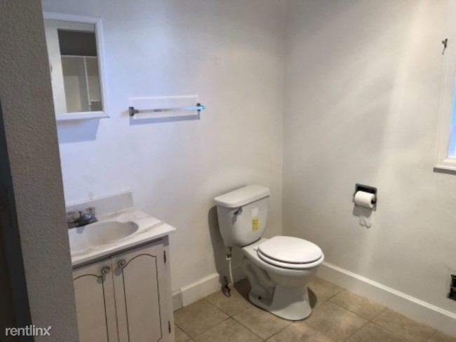 Building Photo - 1 br, 1 bath Apartment - 319 Wyoming D Unit D