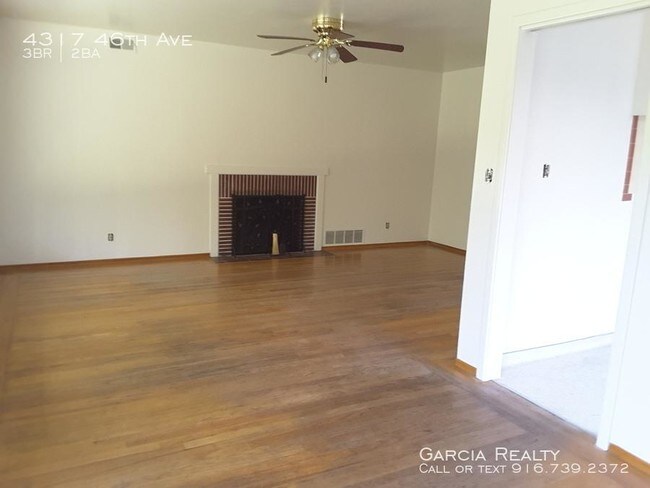 Building Photo - 3 bedroom in Sacramento CA 95824