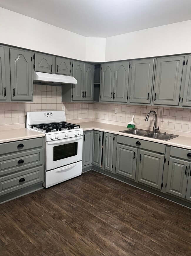 Building Photo - 3345 Prairie Ave