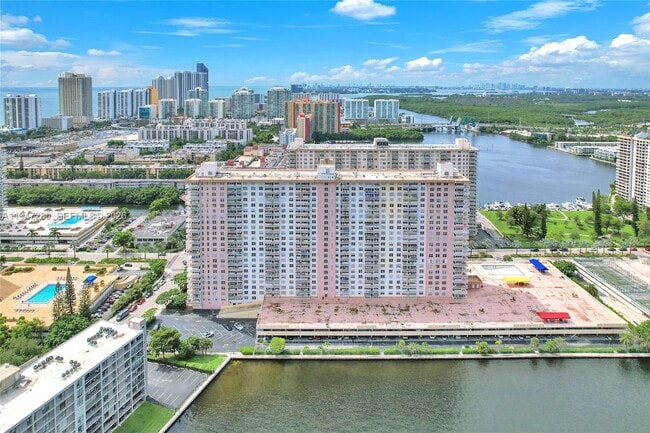 Foto del edificio - 251 174th St