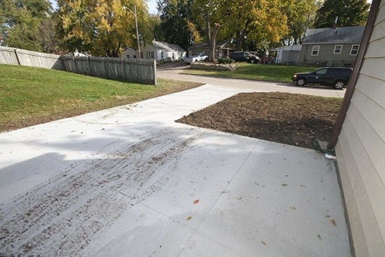 201 McKinley Ave, Des Moines, IA 50315 House Rental in Des Moines, IA