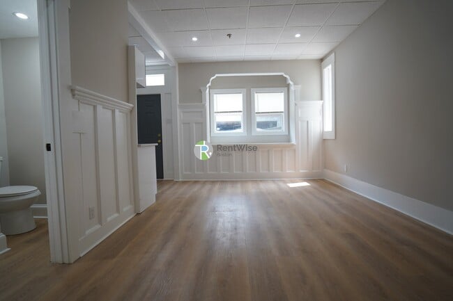 Building Photo - 142 Dorchester St