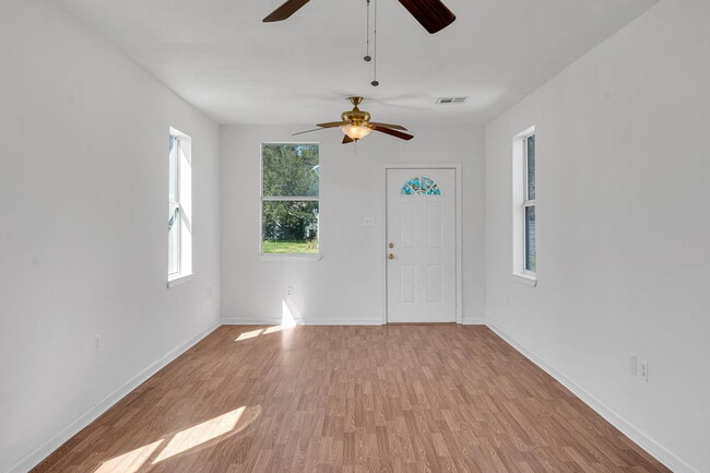 Foto del edificio - 2560 Gladiolus St