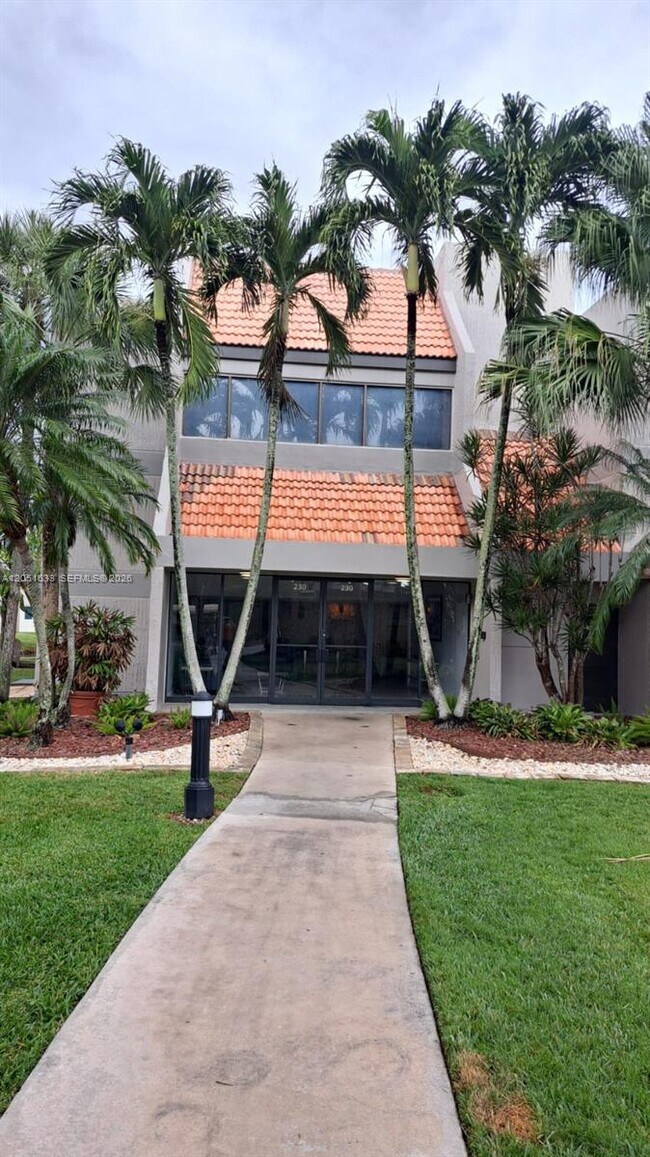 Foto del edificio - 230 Lakeview Dr
