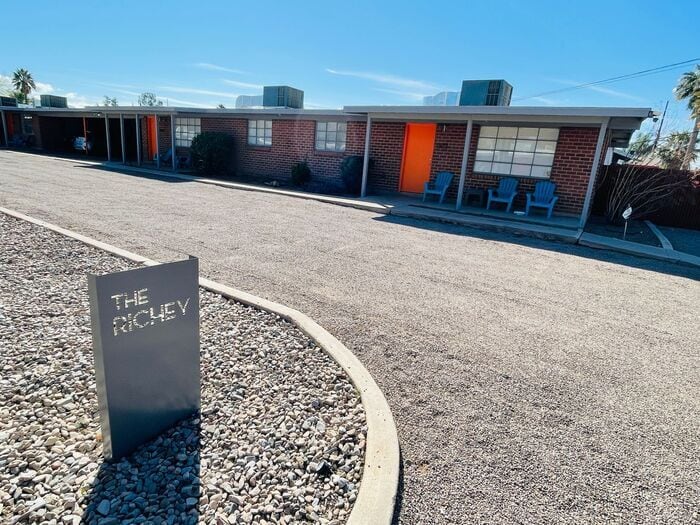 Mid-Century Modern Style Two Bedroom W/ A/... - Mid-Century Modern Style Two Bedroom W/ A/...