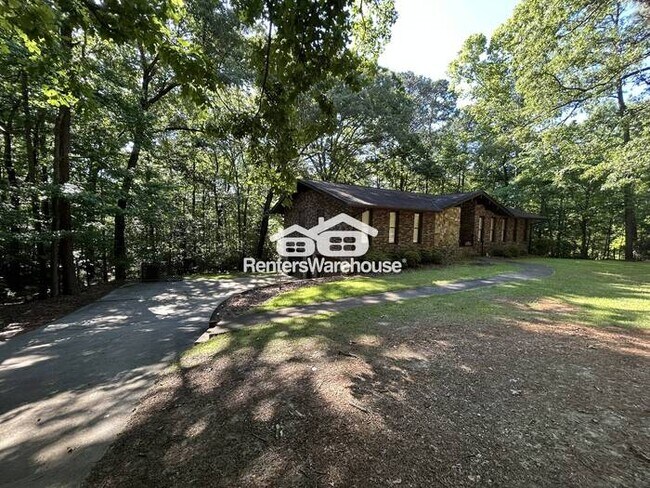 Building Photo - Luxurious 2-level, Dual Suite Living in Prestigious Indian Springs with 4 Bedrooms, 3 Full Baths,...