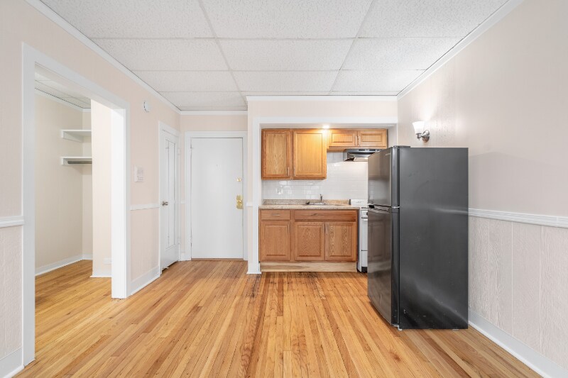 Photo - 1440 W Howard St