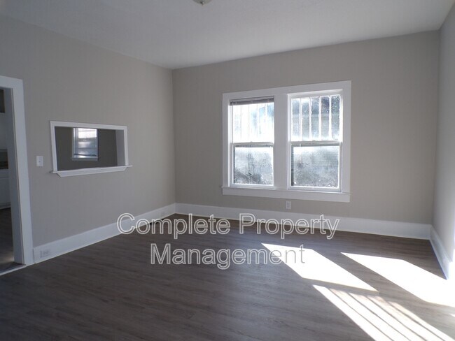 Building Photo - 5521 Avenue K