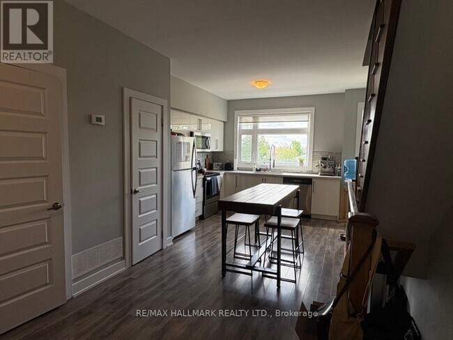 Photo du bâtiment - 540-540 Essa Rd