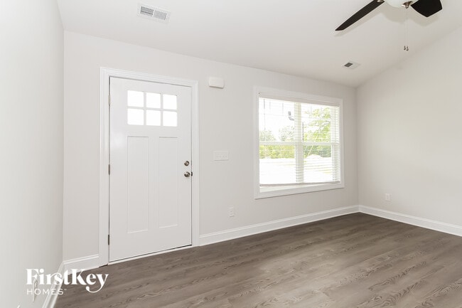 Building Photo - 2523 No Mans Ave