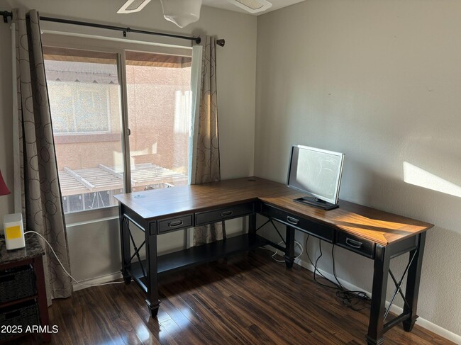 Foto del edificio - 10401 N 10th Pl