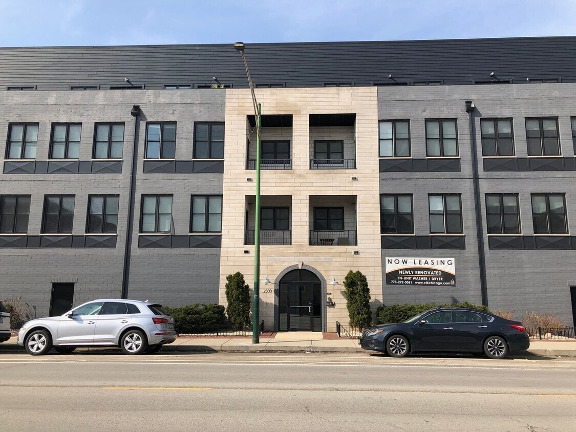Primary Photo - 2500 N Clybourn Ave