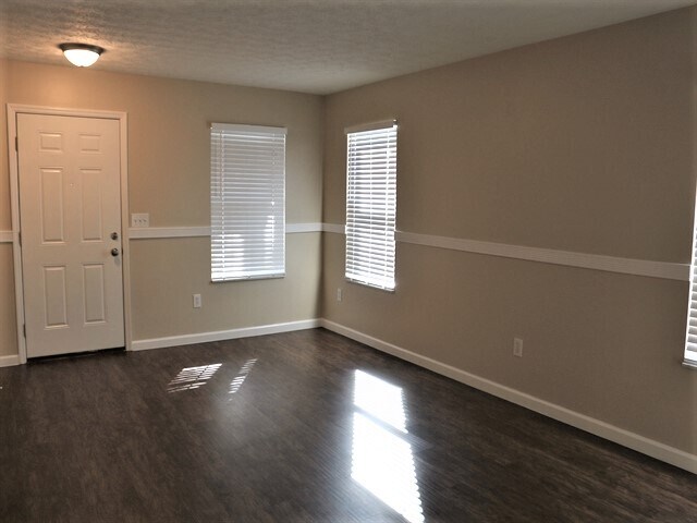 Foto del edificio - 7436 Maple Twig Ave