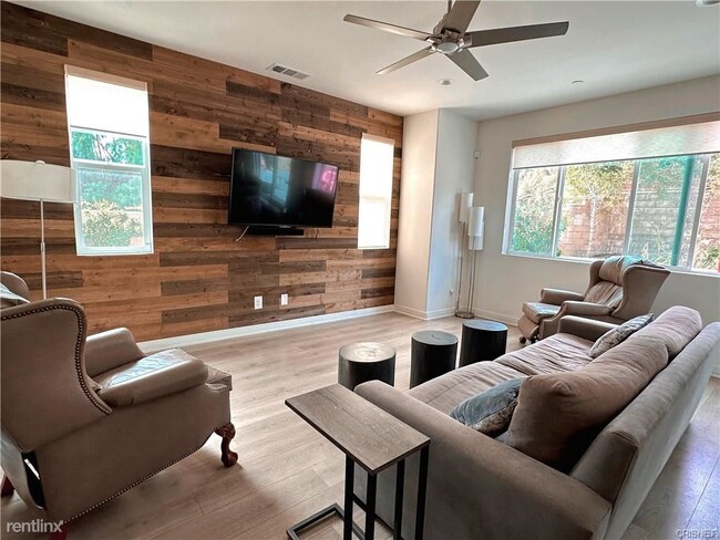 Building Photo - 4 br, 3 bath House - 23237 W Canterbury Way