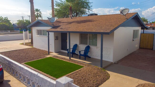 Building Photo - Cozy 2bd 1ba Home! Remodel Complex!