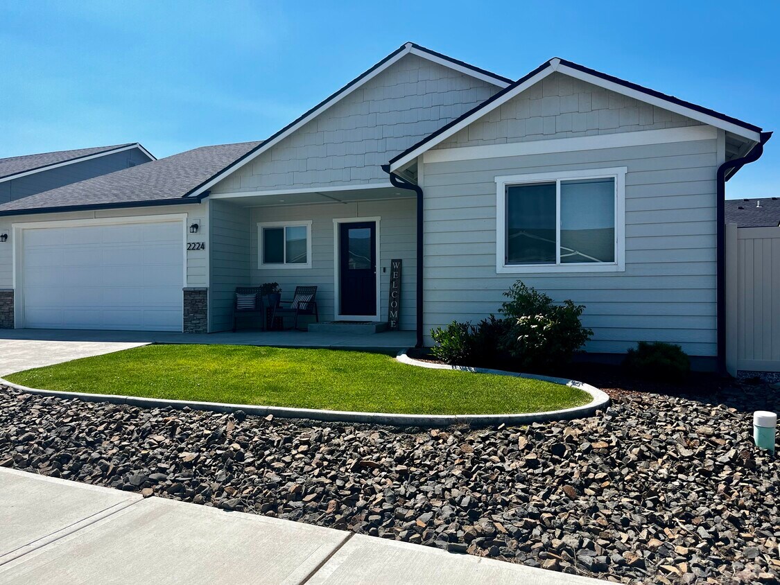 Primary Photo - 2224 2nd St SE