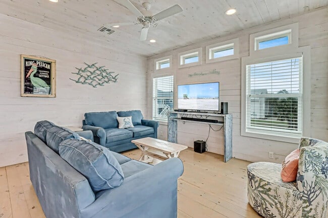 Building Photo - 2727 Eleventh Street-SI ID1023271P