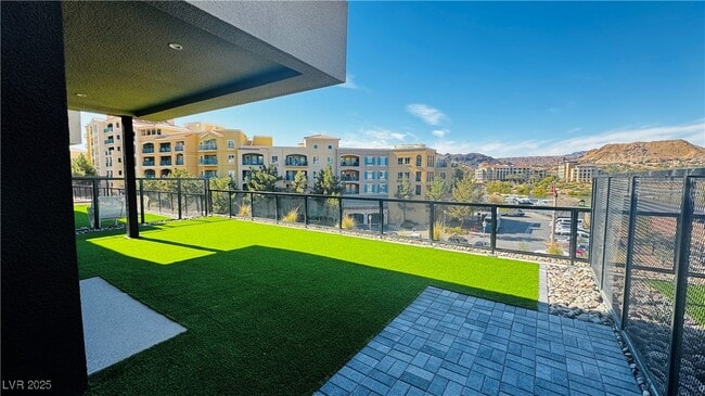 Building Photo - 26 Promenade Isle Ln