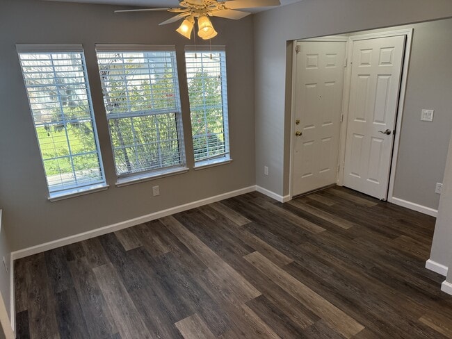 Foto del edificio - 558 Torrey Pine Ln