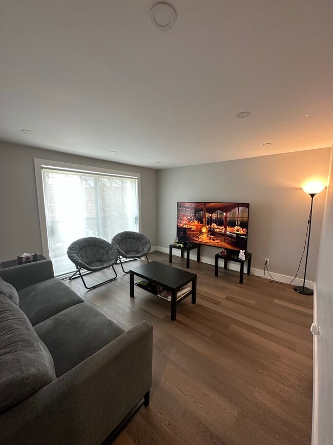Photo du bâtiment - 3060 Barclay Av