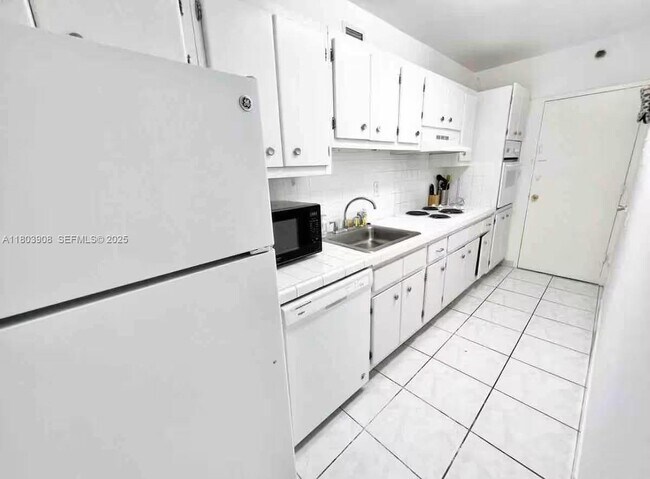 Foto del edificio - 100 Lincoln Rd