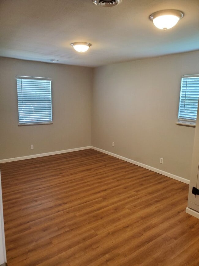 Foto del edificio - 5725 Dodge Rd