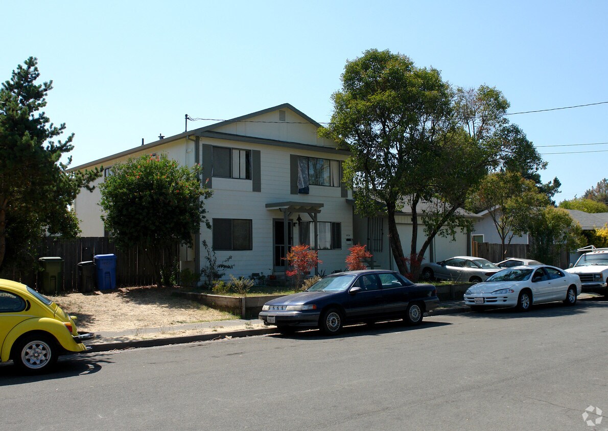 Primary Photo - 4432 Yukon Dr