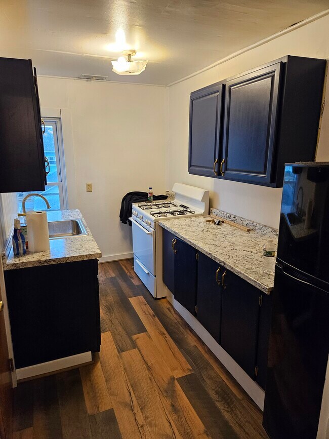 Cocina - 38 W Stewart St