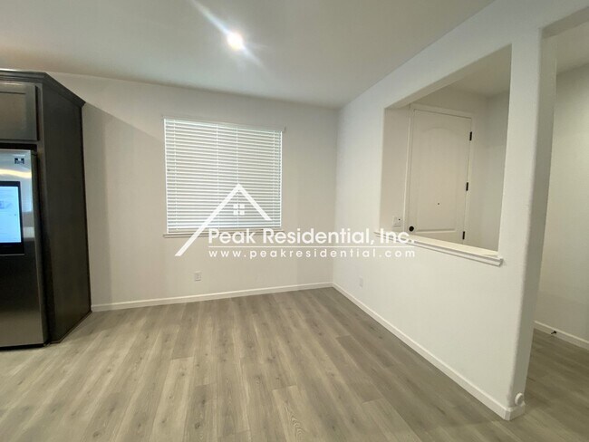 Foto del edificio - Updated 4bd/3ba Folsom Home with 2 Car Garage