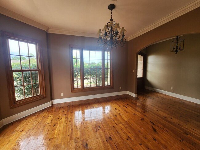 Foto del edificio - Beautiful 4 Bedroom Home with 3 Baths | 2,692 Sq Ft | $3,300/mo