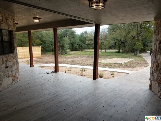 Foto del edificio - 300 Hugo Rd