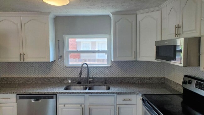 Building Photo - 3BR / 2BA HOME -  St Johns Park   *COMING ...