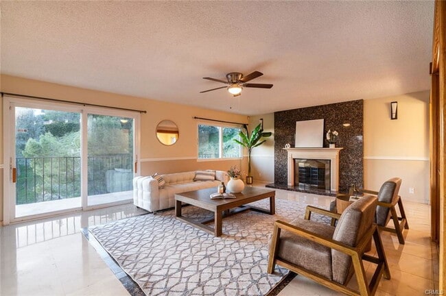Building Photo - 1218 E Tujunga Ave
