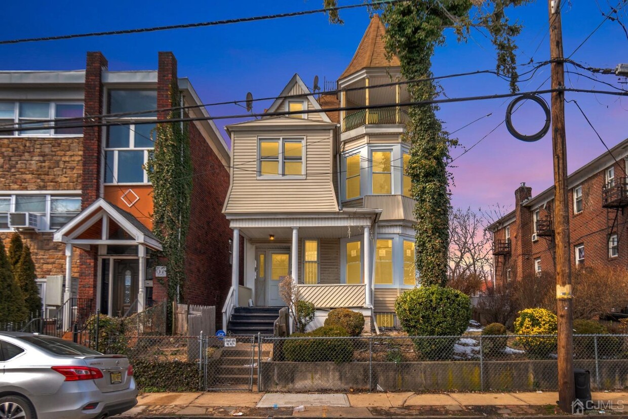 Primary Photo - 55 Maple Ave