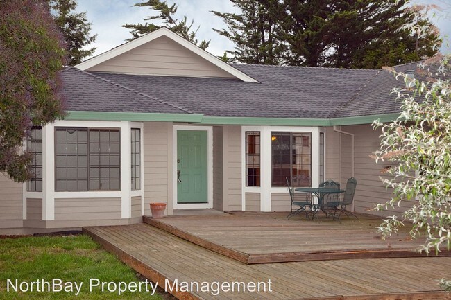 Building Photo - 3876 Llano Rd