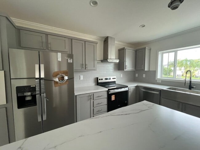 Building Photo - 24 Eland Dr