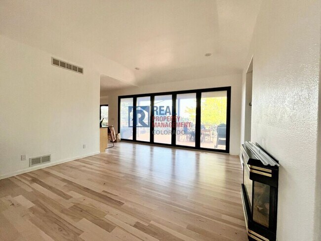 Foto del edificio - 15226 Akron St