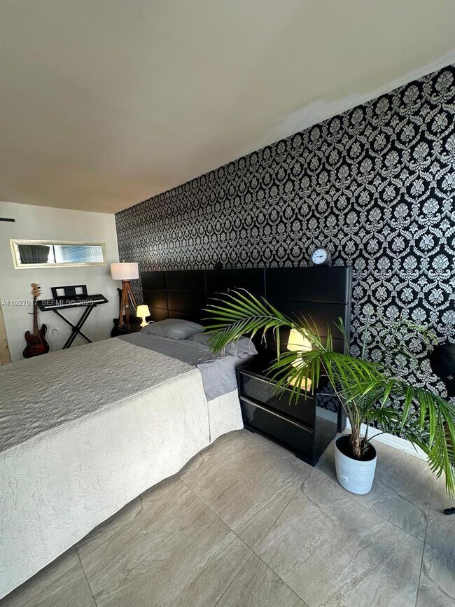 Foto del edificio - 600 NE 36th St