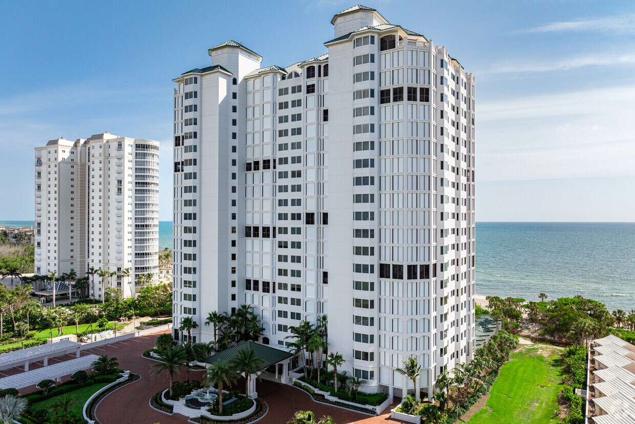 8171 Bay Colony Dr - Carlysle At Bay Colony