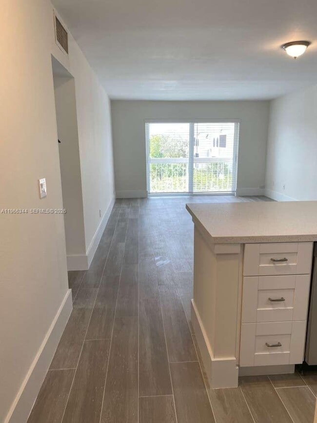 Foto del edificio - 7701 Camino Real