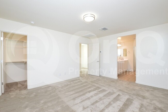 Building Photo - 3707 S 58th Dr