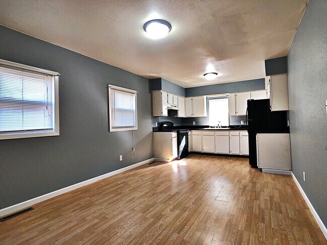 Foto del edificio - Wooded Walkout 3 Bedroom $875 per mo/ deposit