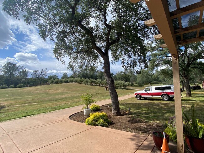 Foto del edificio - 4979 Florence Ct